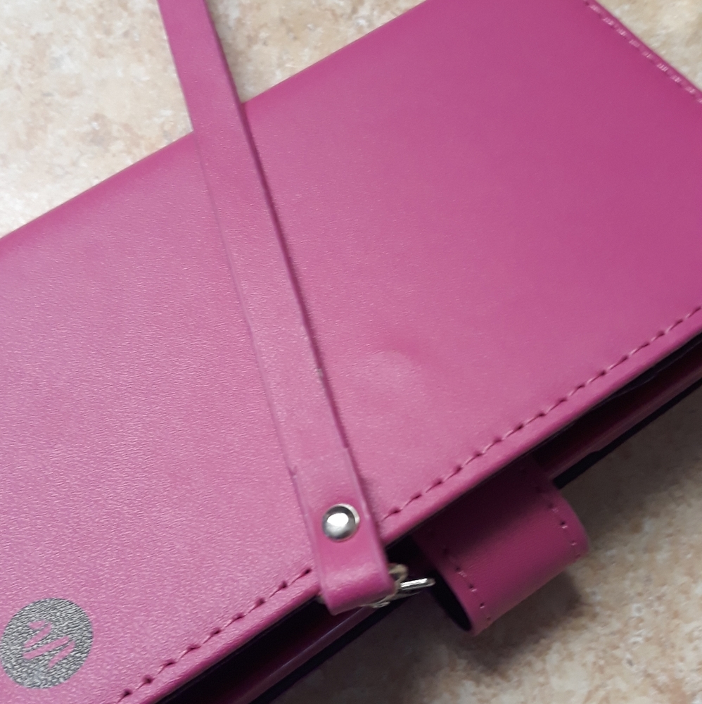 Adorable wallet and Samsung S7 carrying case